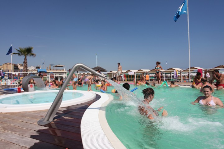 Spiaggia di Cattolica - piscina photo by PH. Paritani
