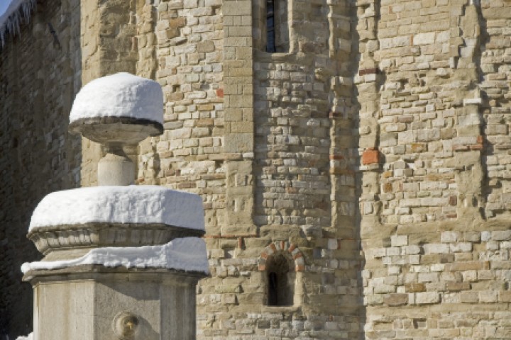 San Leo, centro storico sotto la neve Foto(s) von PH. Paritani