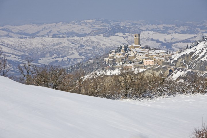 San Leo, panorama d'inverno foto di PH. Paritani