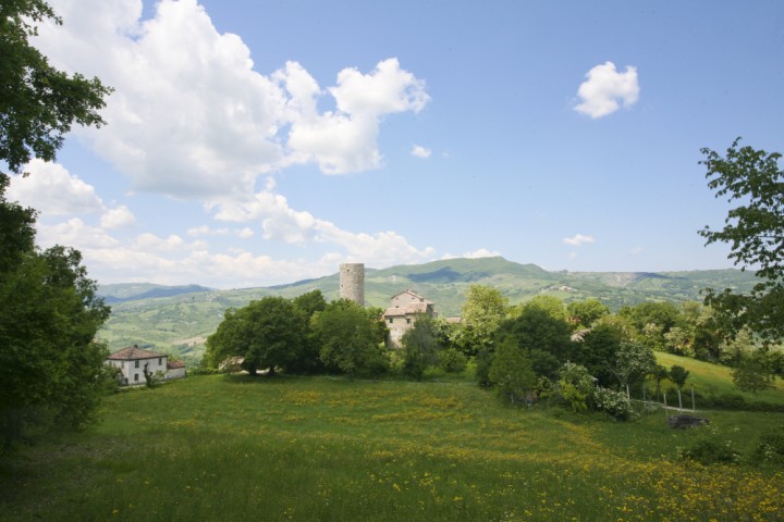 Pennabilli, panorama con la torre di Maciano photos de PH. Paritani