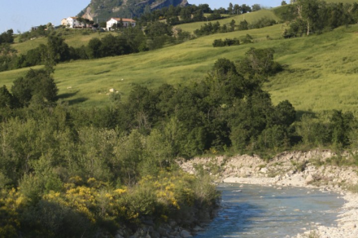 Maiolo, fiume Marecchia e rocca di Maioletto Foto(s) von PH. Paritani