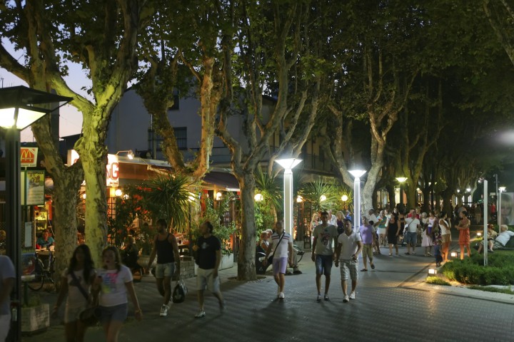 viale dei Platani notturna, Bellaria Igea Marina Foto(s) von PH. Paritani