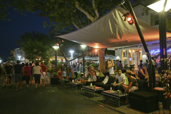 viale dei Platani notturna, Bellaria Igea Marina Foto(s) von PH. Paritani