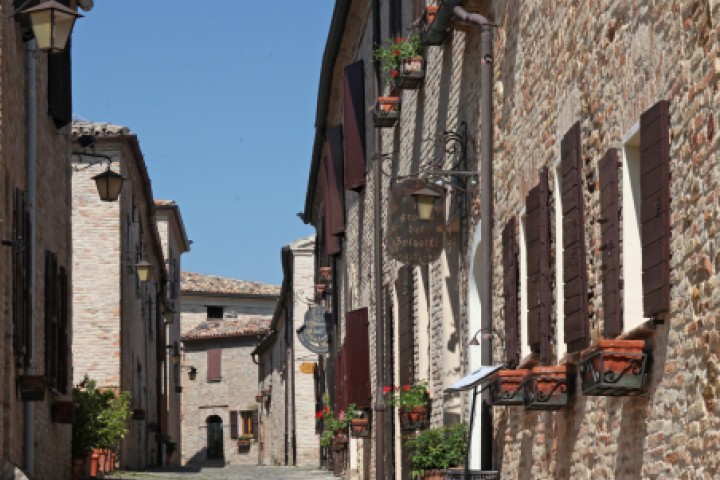 View of the historic centre, Montegridolfo photo by PH. Paritani
