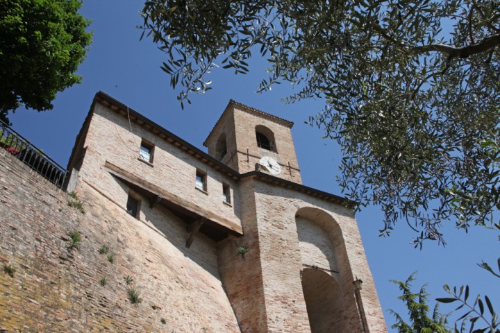 Entrance gate to Montegridolfo photo by PH. Paritani