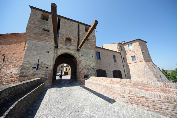 Entrance gate to the village, Mondaino photo by PH. Paritani