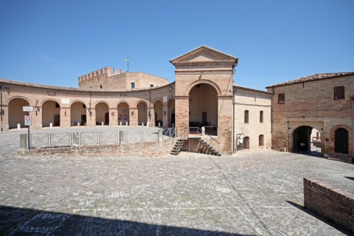 Piazza Maggiore, Mondaino photo by PH. Paritani