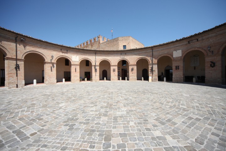 Piazza Maggiore, Mondaino photo by PH. Paritani