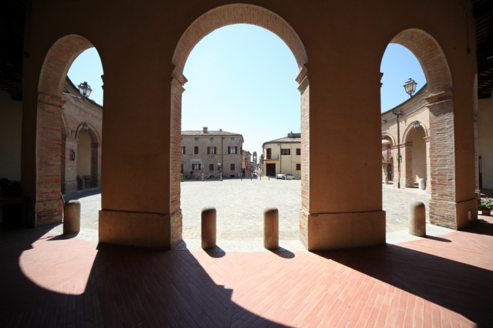 Piazza Maggiore, Mondaino photo by PH. Paritani