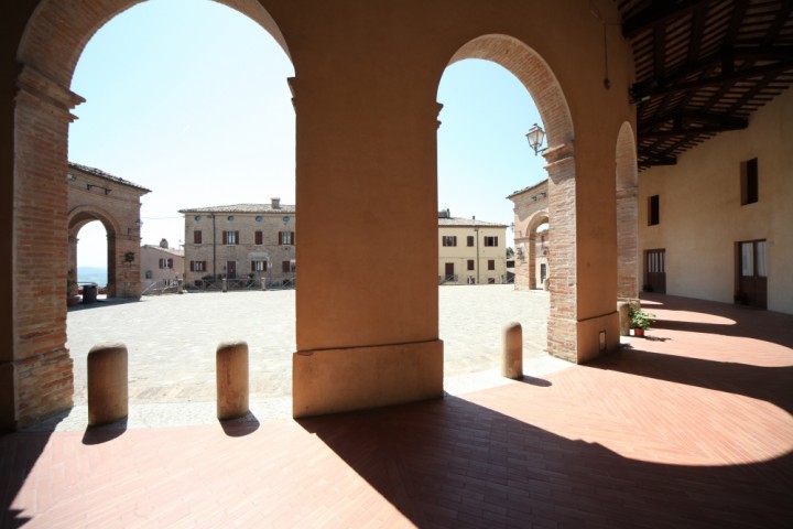 Piazza Maggiore, Mondaino photo by PH. Paritani