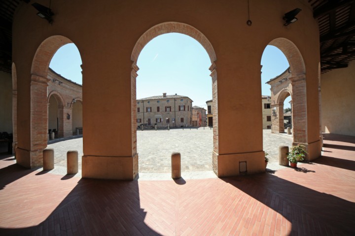 Piazza Maggiore, Mondaino photo by PH. Paritani
