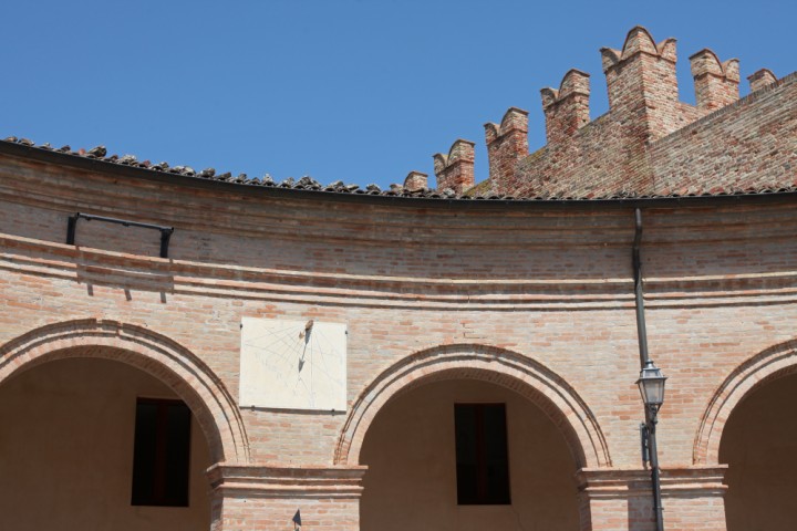 Meridiana, Mondaino foto di PH. Paritani