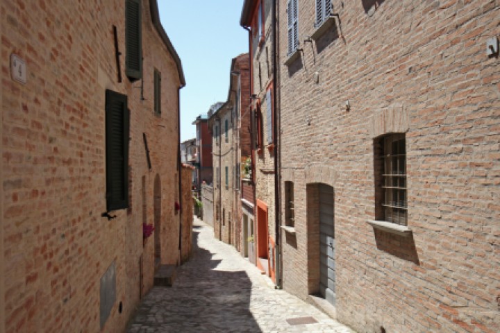 Vie del centro, Mondaino foto di PH. Paritani