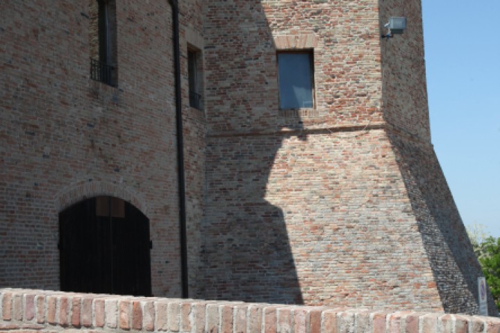 Mura di cinta, Mondaino foto di PH. Paritani