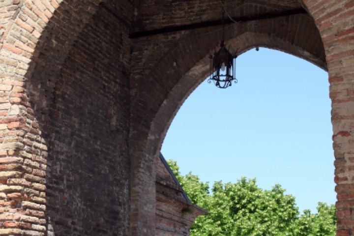 Entrance gate to Saludecio photo by PH. Paritani