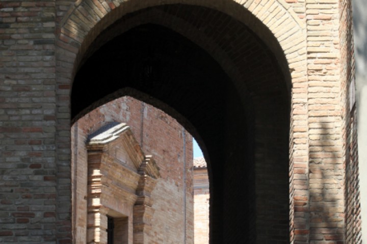 Porta di ingresso, Saludecio foto di PH. Paritani