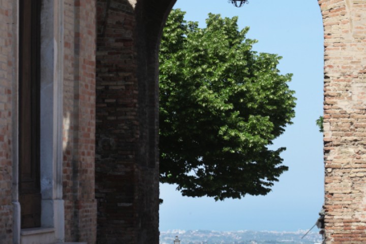 Porta di ingresso, Saludecio foto di PH. Paritani