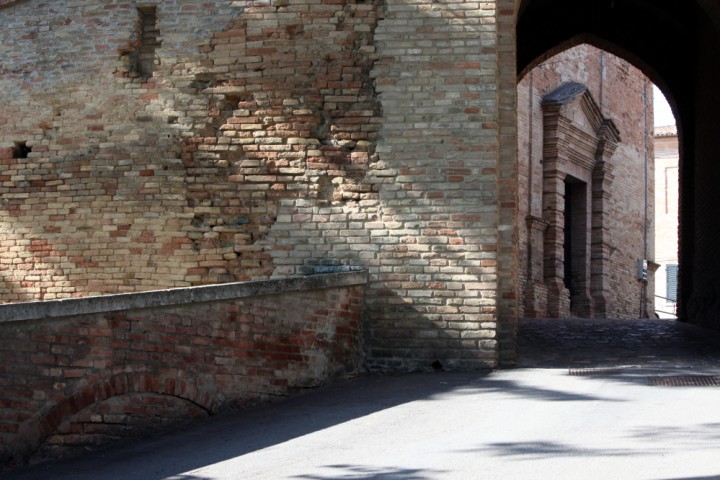 Porta di ingresso, Saludecio foto di PH. Paritani