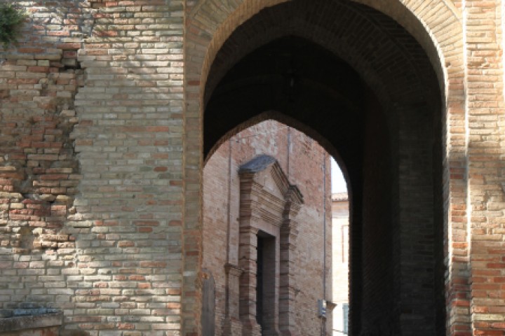 Porta di ingresso, Saludecio foto di PH. Paritani