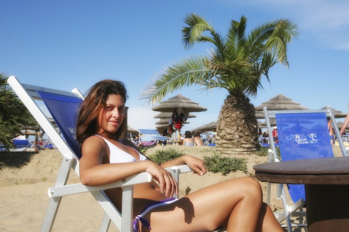 Bagnanti in spiaggia - Rimini photos de PH. Paritani