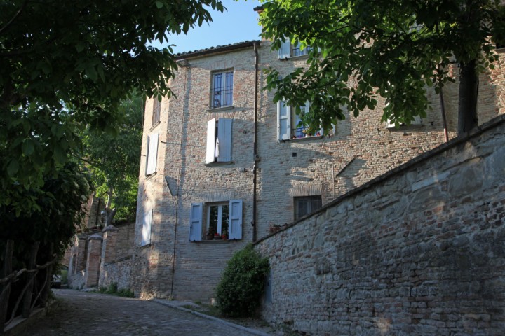 Vie del centro, Mondaino foto di PH. Paritani