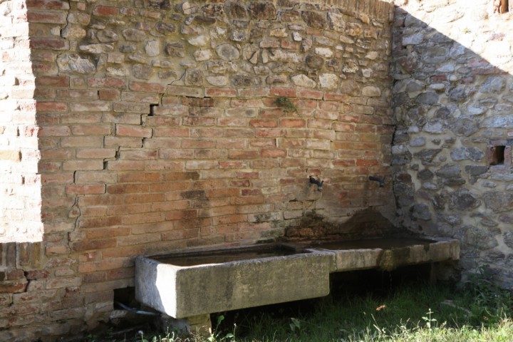 Old Public washing troughs, Montecolombo photo by PH. Paritani