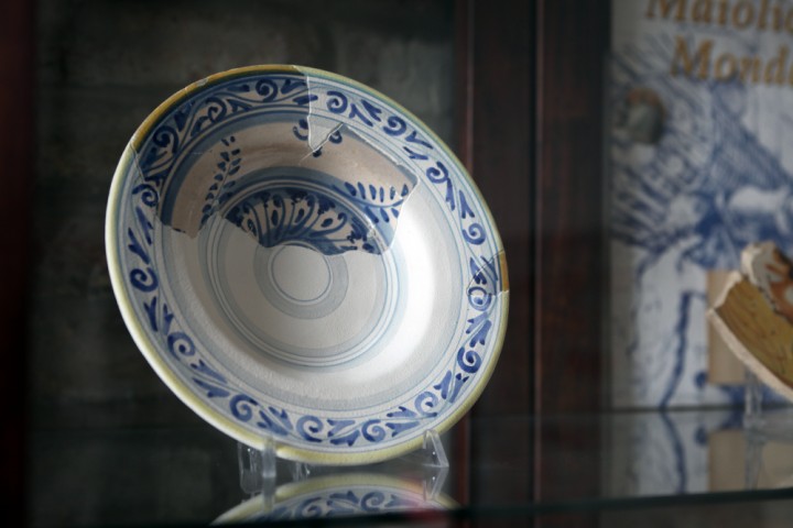 Exhibition of Mondaino majolica photo by PH. Paritani