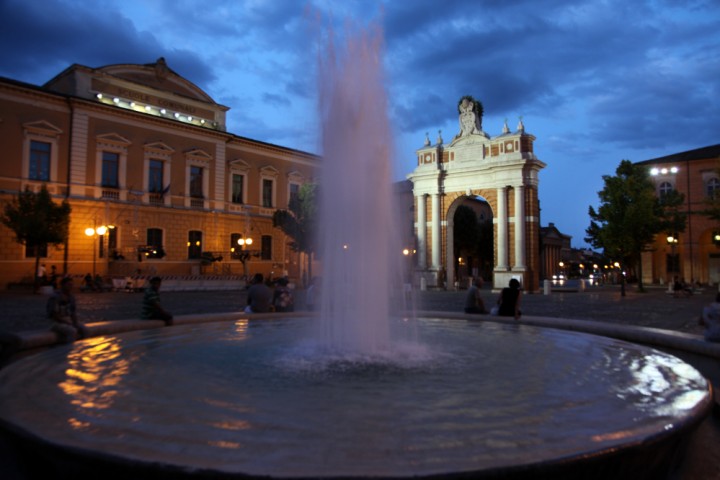 Piazza e arco Ganganelli, Santarcangelo di Romagna Foto(s) von PH. Paritani