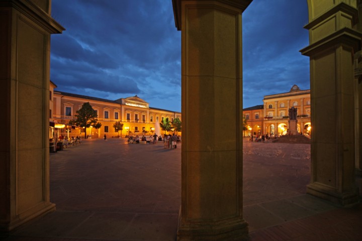 Piazza Ganganelli, Santarcangelo di Romagna foto di PH. Paritani