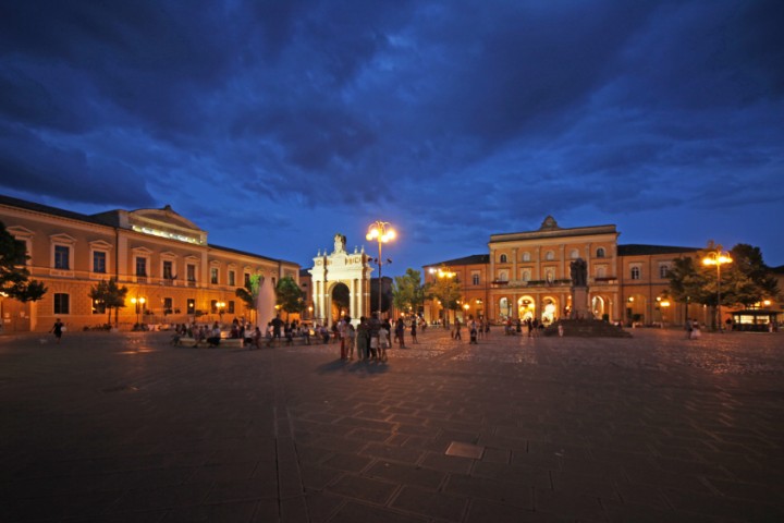 Piazza Ganganelli, Santarcangelo di Romagna foto di PH. Paritani