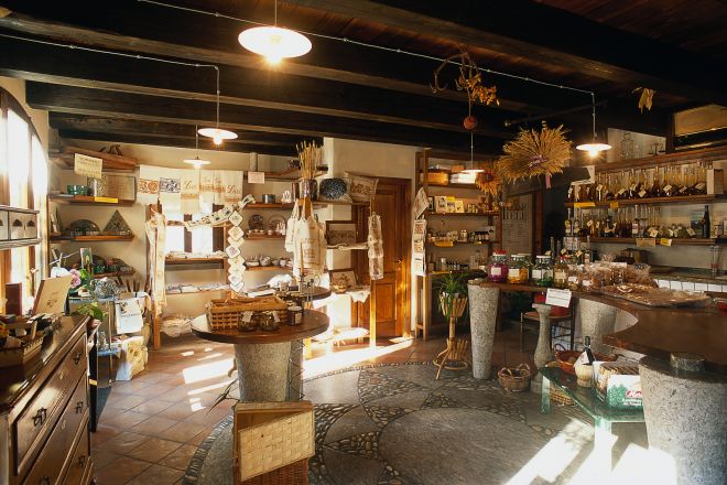 Negozio di prodotti artigianali foto di T. Mosconi