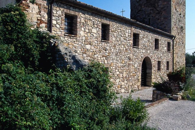 Romanesque church, Verucchio photo by Raggi Liuzzi