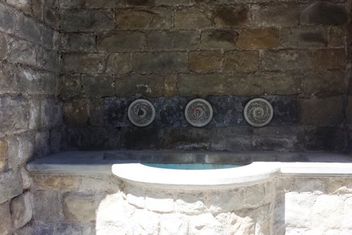 The moon in the well fountain photo by Archivio Provincia di Rimini