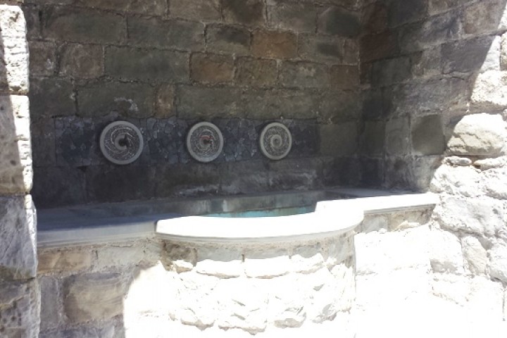 The moon in the well fountain photo by Archivio Provincia di Rimini