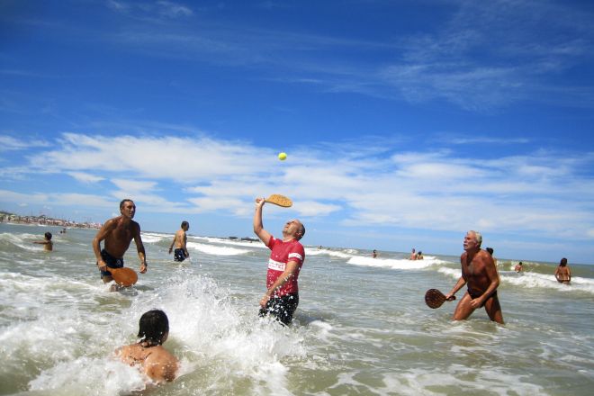 giochi al mare foto di D. Piras