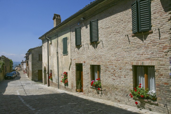 Vie del centro, Mondaino foto di PH. Paritani