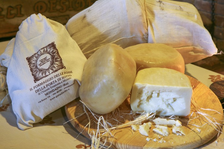 Formaggio di Fossa, Mondaino foto di PH. Paritani