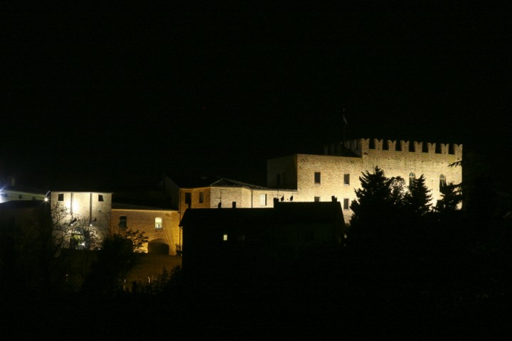 Mondaino at night photo by PH. Paritani