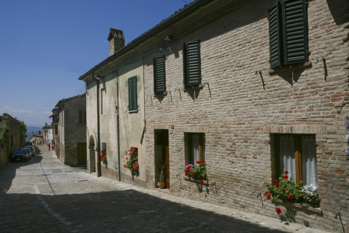 Vie del centro, Mondaino foto di PH. Paritani