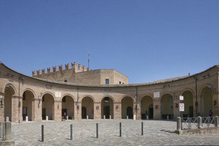 Piazza Maggiore, Mondaino photo by PH. Paritani