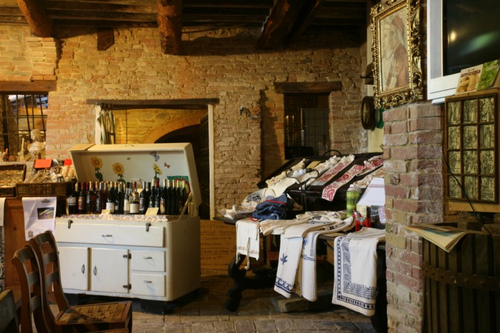 Typical products, Mondaino photo by PH. Paritani