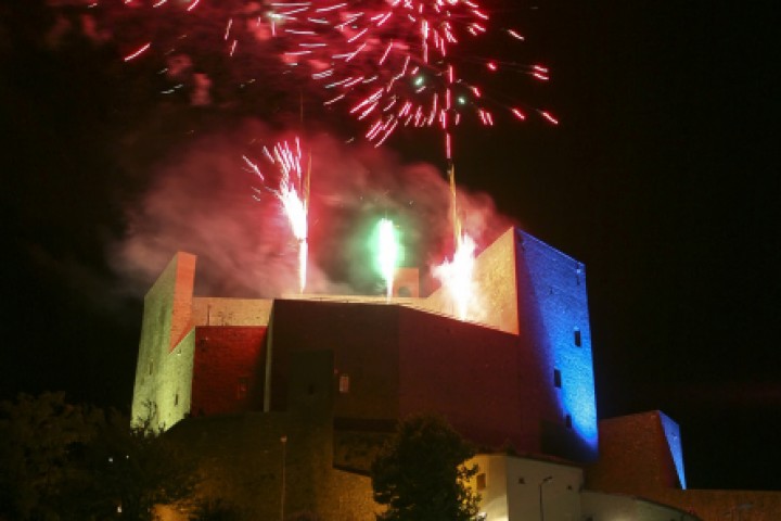 Malatesta Fortress celebrates full moon, Montefiore Conca photo by PH. Paritani