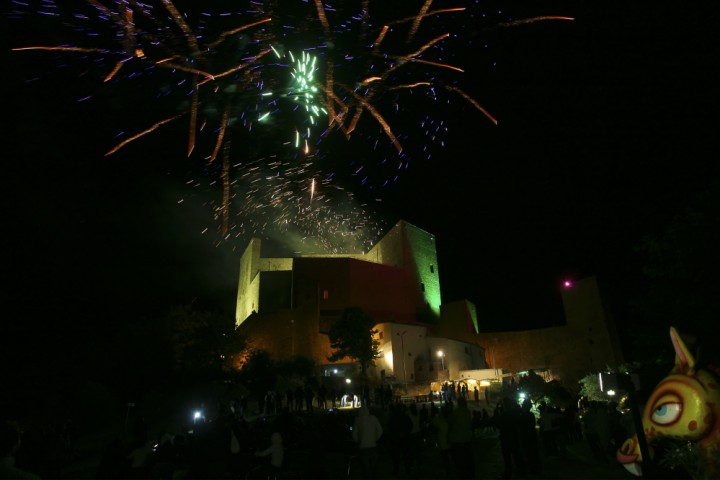 Malatesta Fortress celebrates full moon, Montefiore Conca photo by PH. Paritani