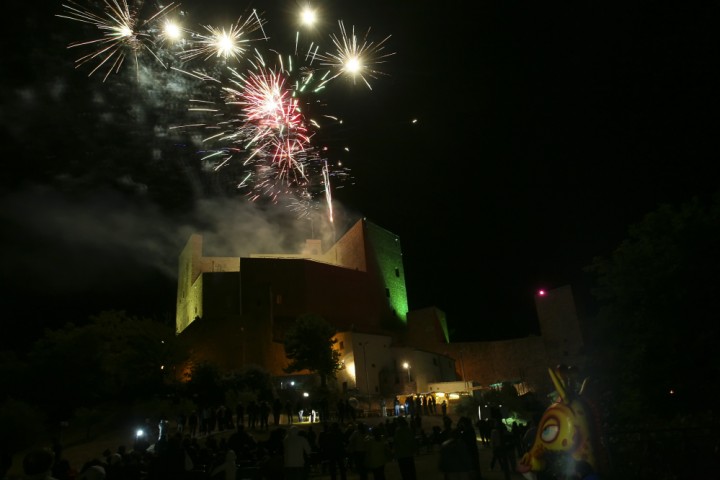 Malatesta Fortress celebrates full moon, Montefiore Conca photo by PH. Paritani