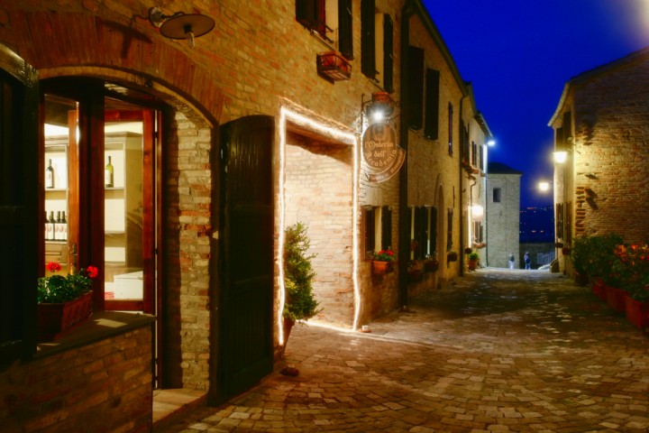 View of the historic centre, Montegridolfo photo by PH. Paritani