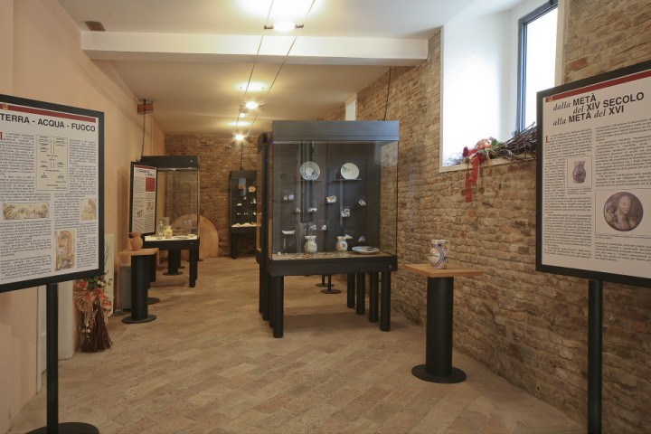 Mostra maioliche, Mondaino foto di PH. Paritani