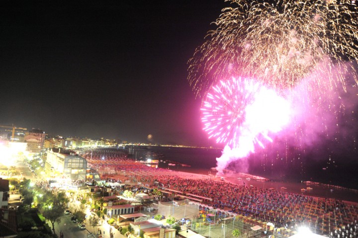 The pink night - La Notte Rosa, fireworks in Cattolica photo by Archivio Provincia di Rimini