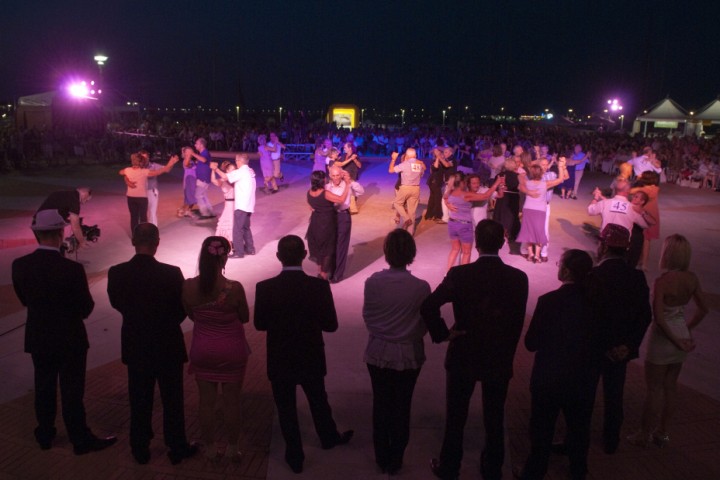 La Notte Rosa, balli alla darsena, Rimini Foto(s) von R. Gallini