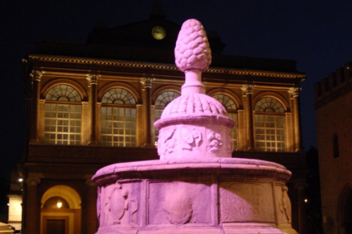 La Notte Rosa - The Pink Night, Pigna fountain, Rimini photo by Archivio Provincia di Rimini