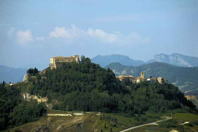 view of the fortress, Torriana photo by E. Salvatori